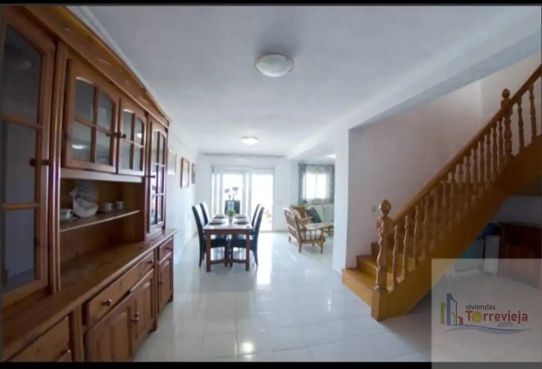 Ático en venta en Torrevieja con Aire acondicionado, Terraza y Piscina comunitaria