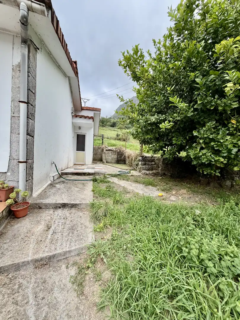 Vista exterior de Casa adosada en venta en Miera