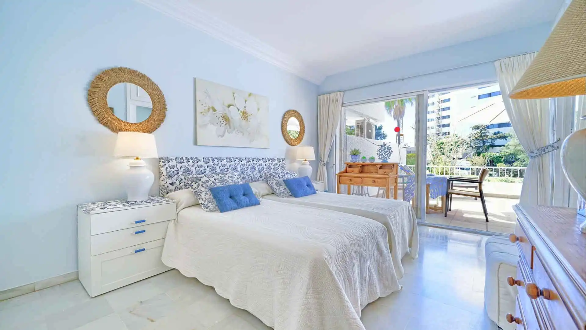 Habitación de Apartamento en venta en Marbella con Aire acondicionado, Terraza y Piscina