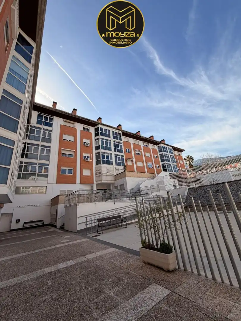 Vista exterior de Pis de lloguer en Jaén amb Aire condicionat i Traster