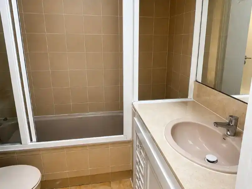 Bany de Casa o xalet de lloguer en La Moraleja amb Aire condicionat, Jardí privat i Piscina