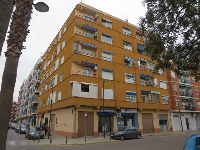 Vista exterior de Pis en venda en Alaquàs