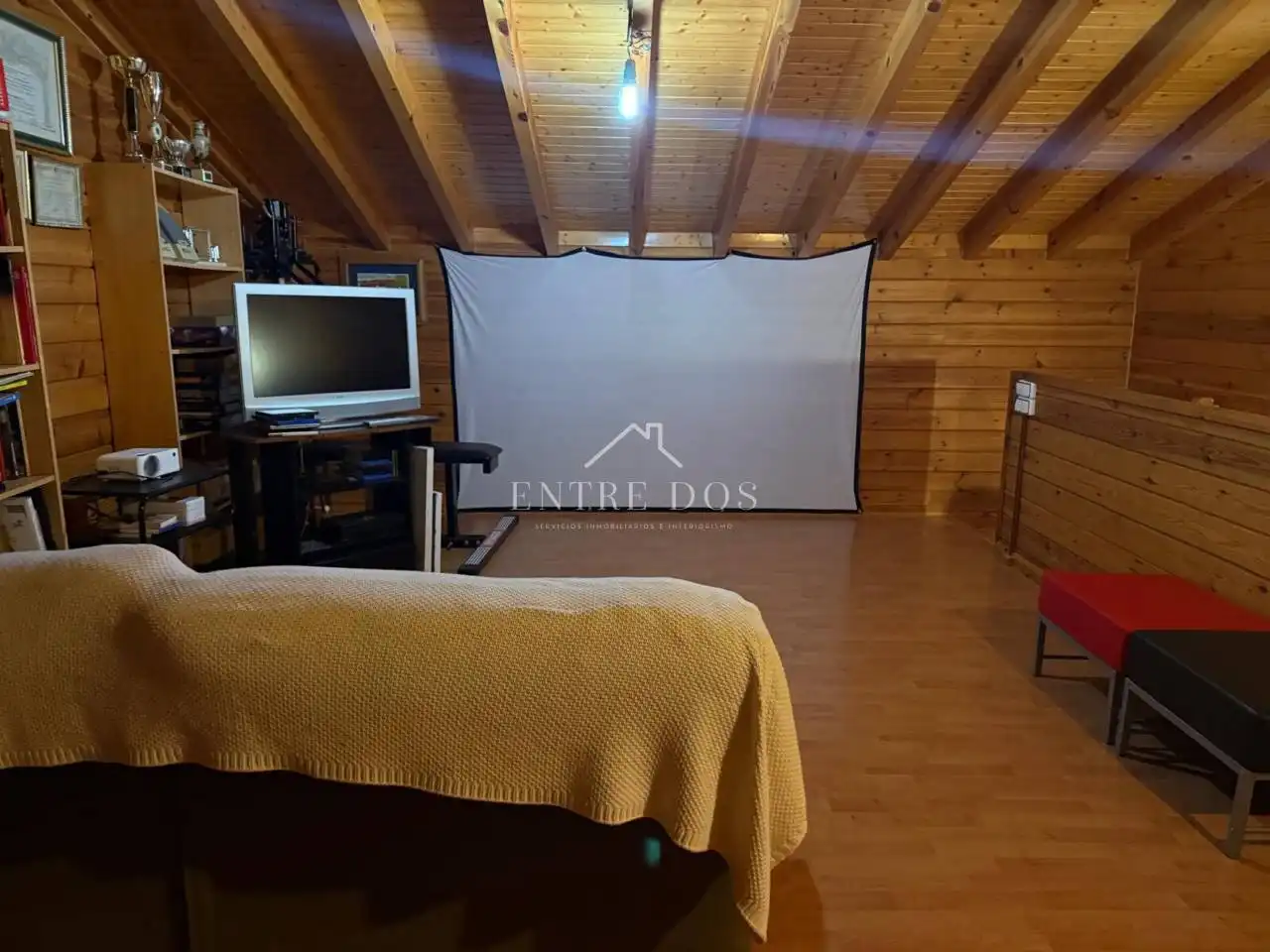 Sala d'estar de Finca rústica en venda en Sierra Engarcerán amb Jardí privat, Terrassa i Piscina