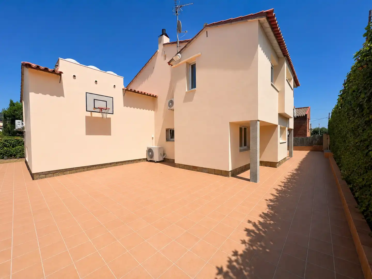 Vista exterior de Casa o xalet de lloguer en Matadepera amb Aire condicionat, Calefacció i Jardí privat