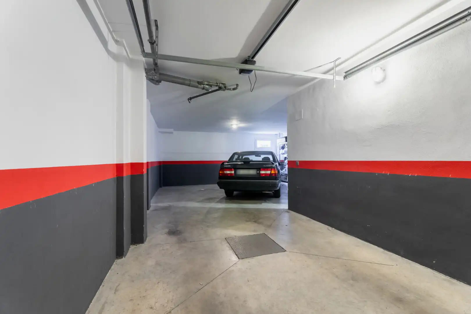 Parking de Casa adosada en venta en Navalcarnero con Calefacción, Jardín privado y Piscina