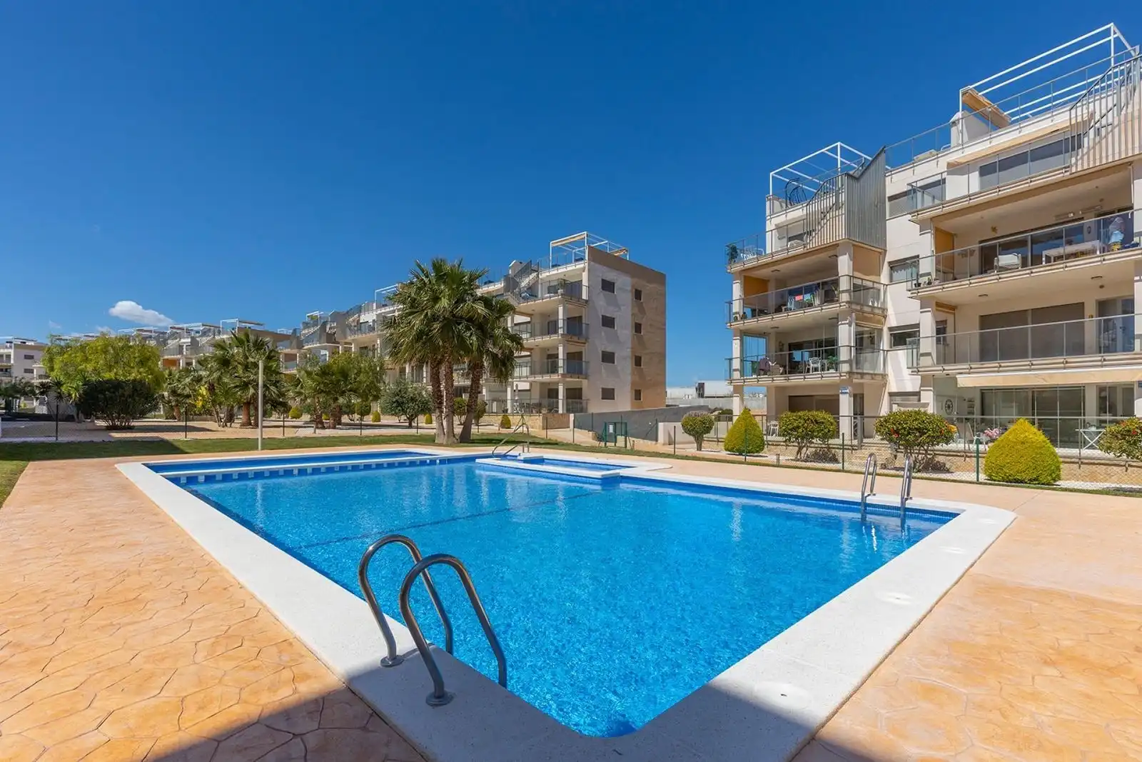 Appartement compact avec piscine à vendre à Orihuela Costa