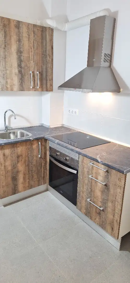 Cuina de Loft de lloguer en Barcelona amb Balcó