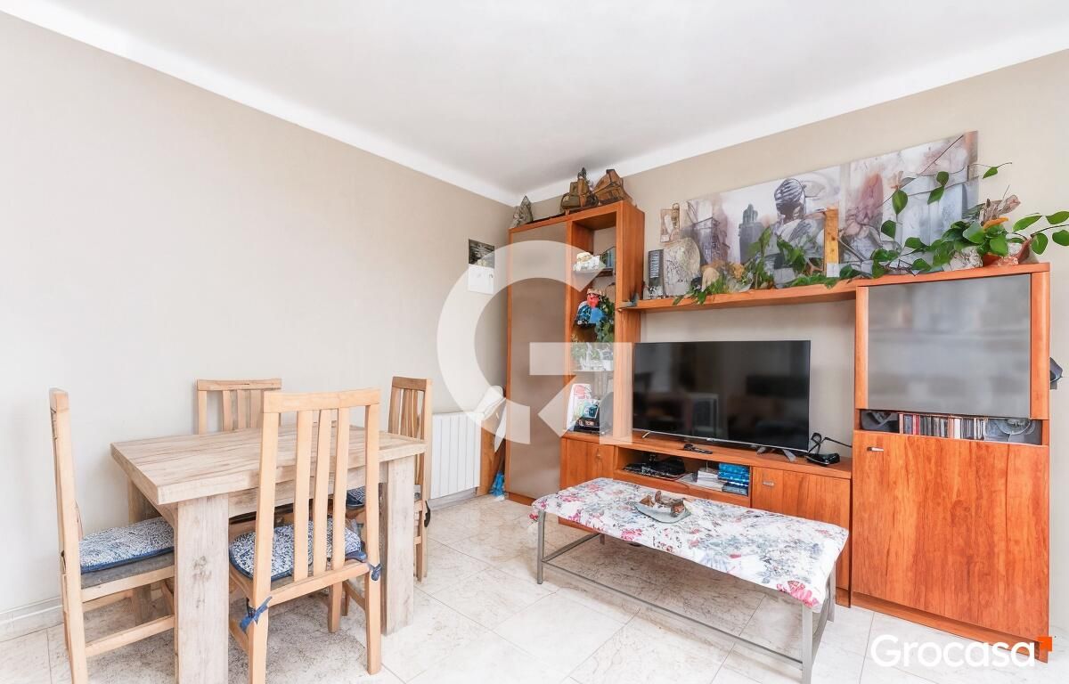 Sala d'estar de Pis en venda en Vilanova i la Geltrú amb Moblat, TV i Balcó