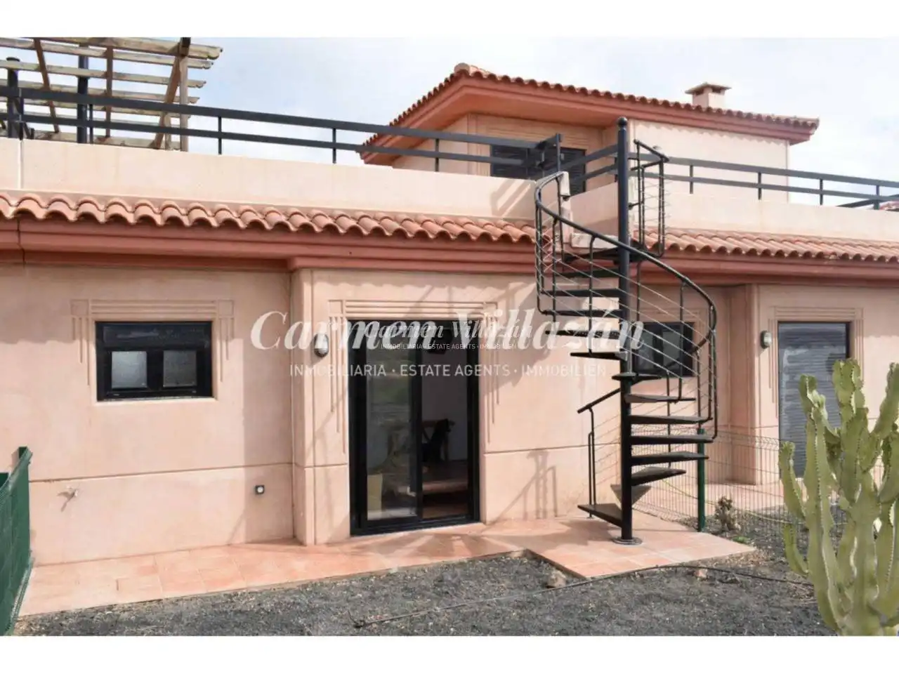 Vista exterior de Apartamento en venta en La Oliva con Terraza, Balcón y Piscina comunitaria