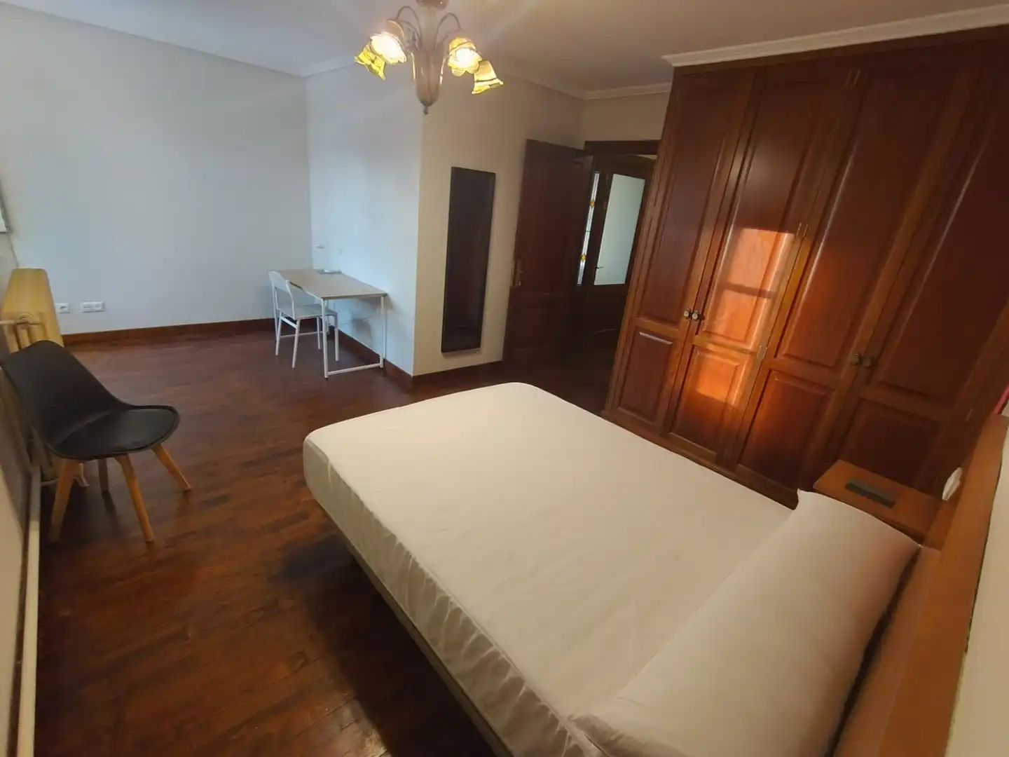 Habitación de Piso para compartir en Santiago de Compostela  con Calefacción, Parquet y Amueblado
