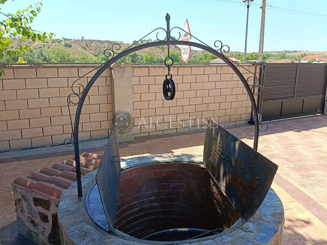 Vista exterior de Casa o xalet en venda en El Viso de San Juan amb Aire condicionat, Calefacció i Jardí privat
