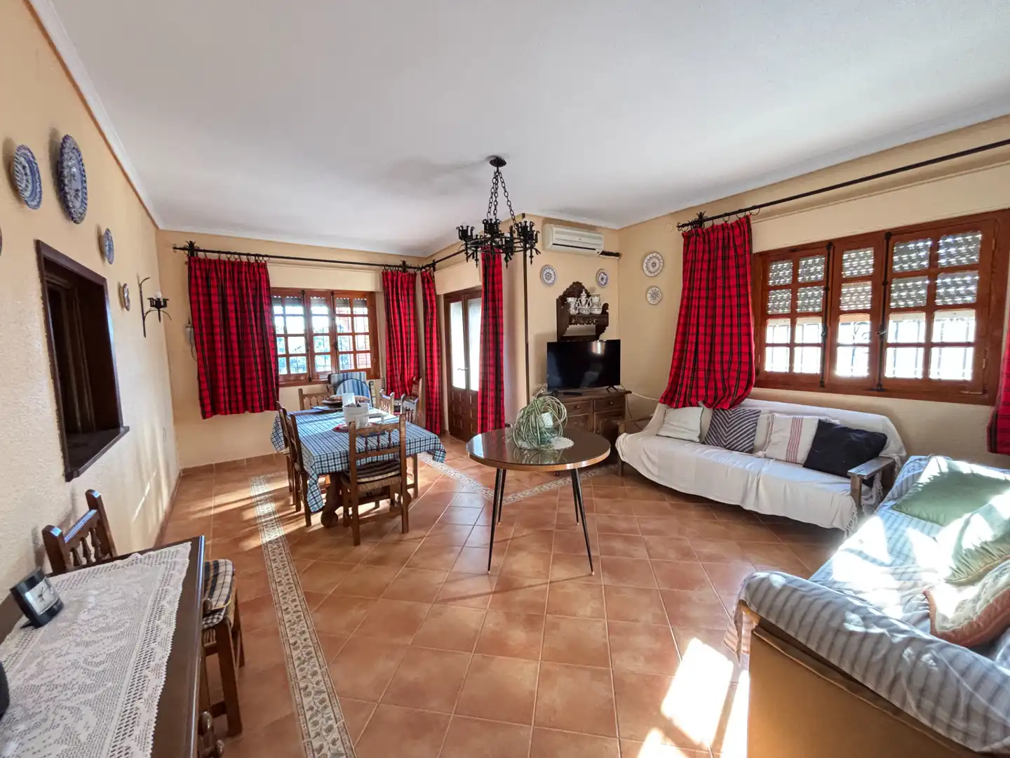Sala de estar de Finca rústica en venta en Andújar con Aire acondicionado, Terraza y Piscina