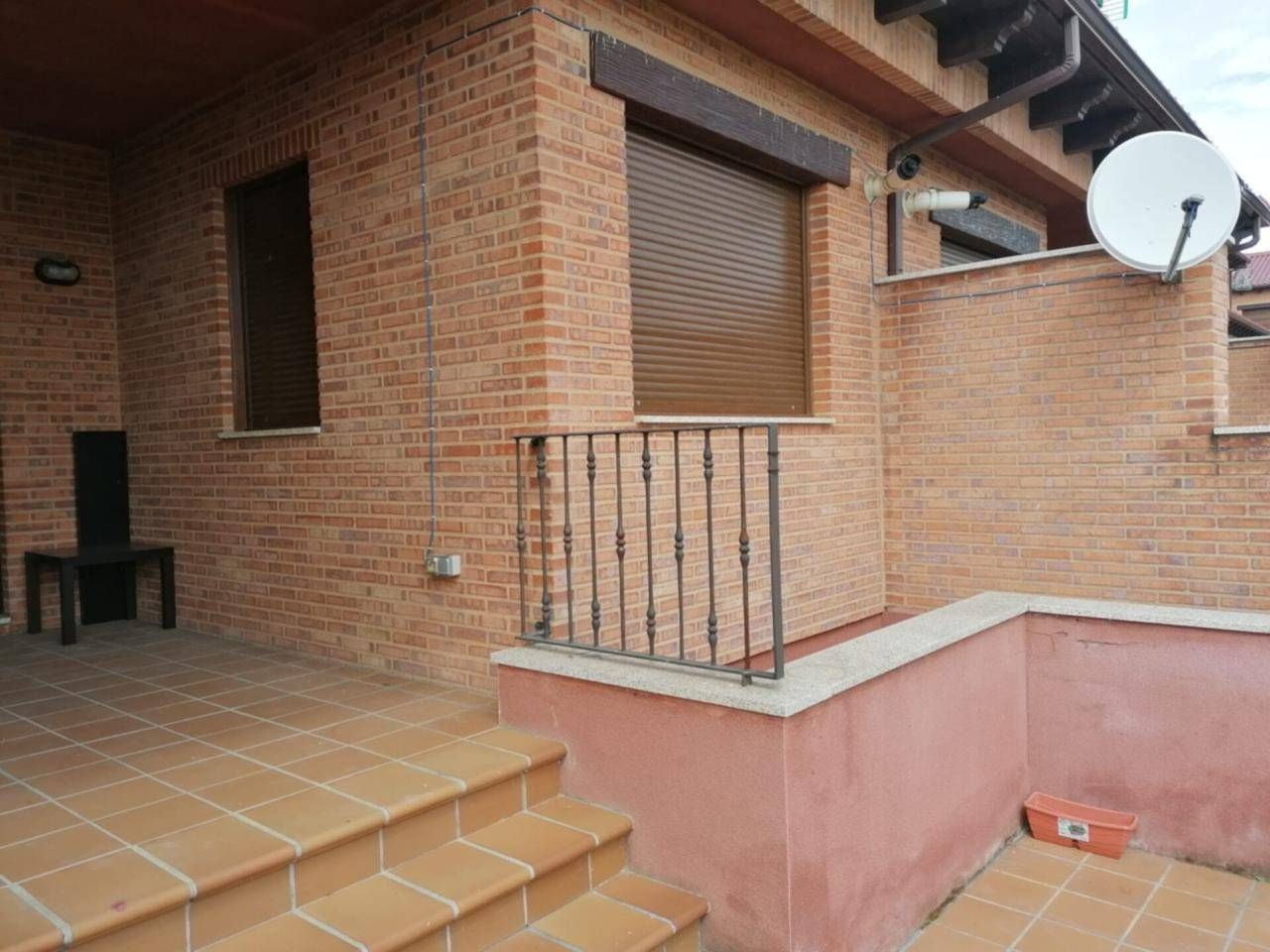 Balcony of Single-family semi-detached for sale in Garrafe de Torío  with Heating, Private garden and Parquet flooring