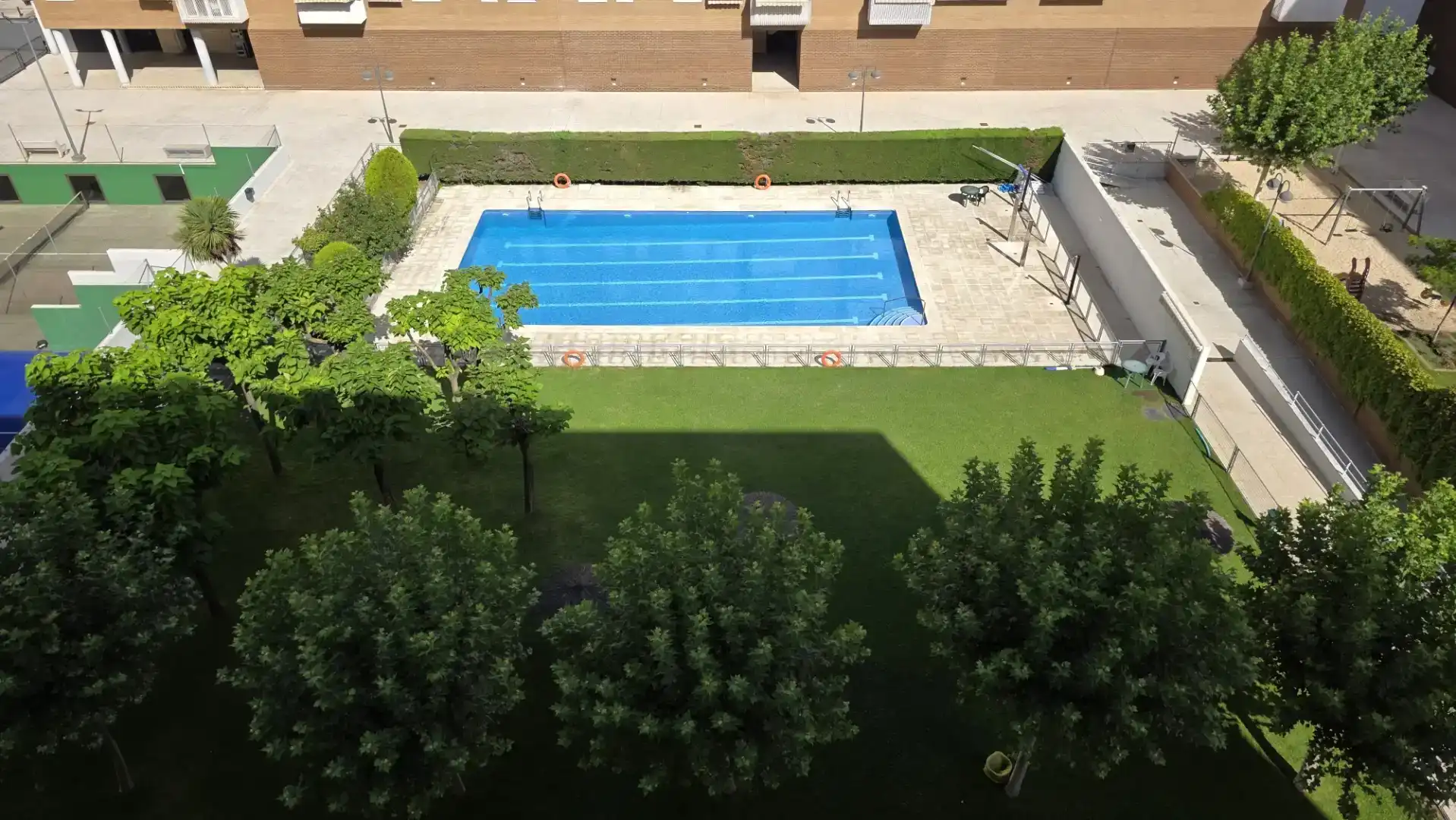 Piscina de Pis en venda en Alcorcón amb Aire condicionat