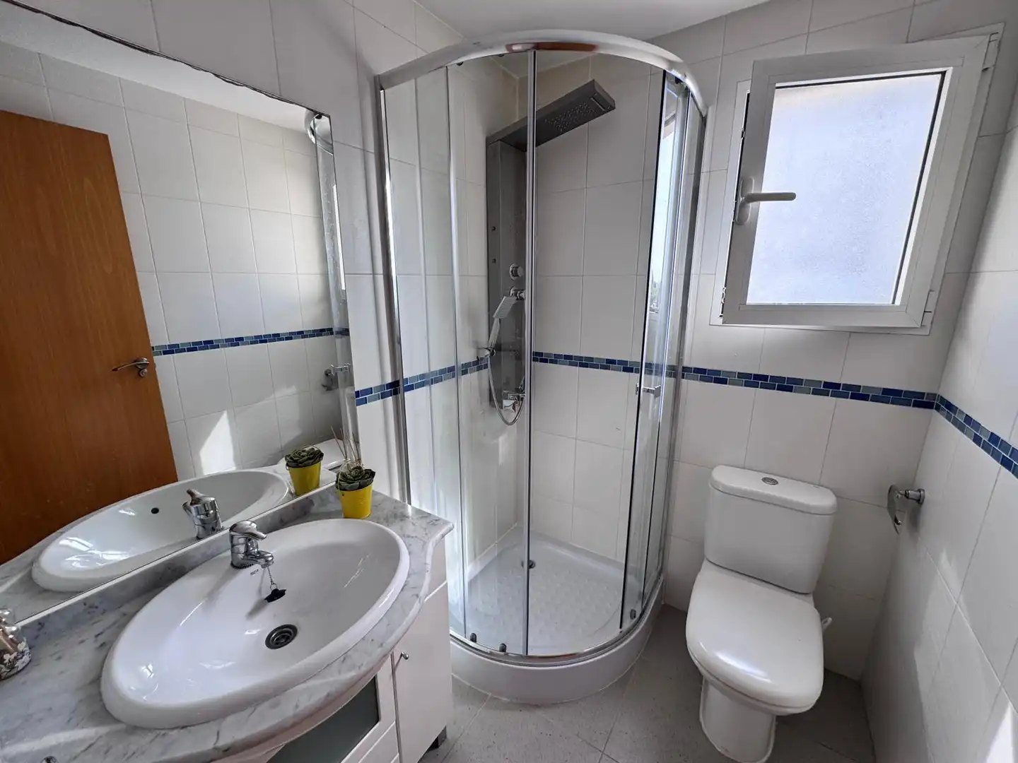 Bathroom of Apartments for sale in Piles  with Air Conditioner, Private garden and Swimming Pool