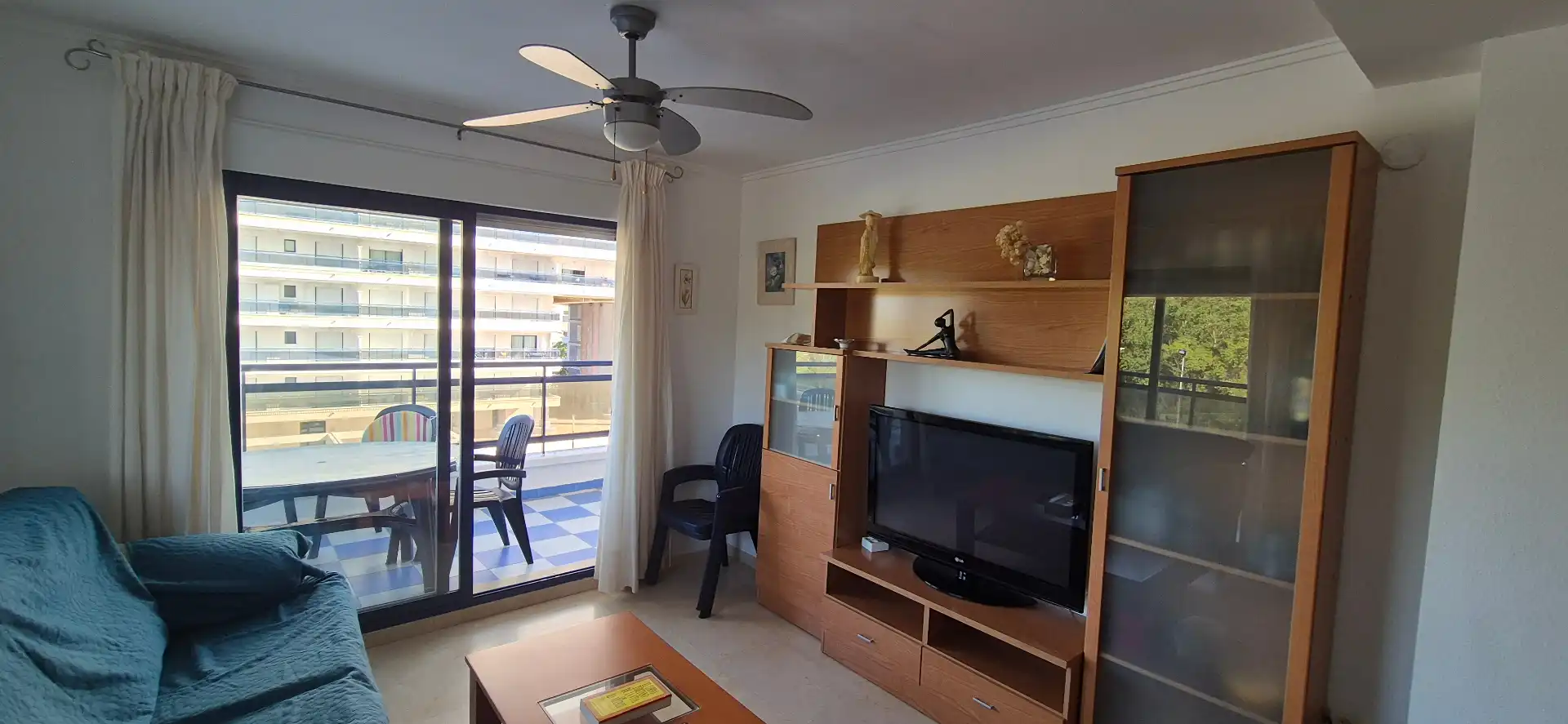 Sala d'estar de Apartament de lloguer en Gandia amb Aire condicionat, Calefacció i Jardí privat