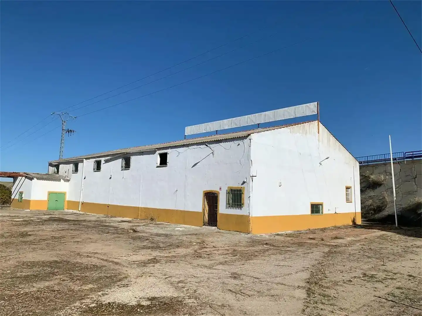 Vista exterior de Local en venta en Otero
