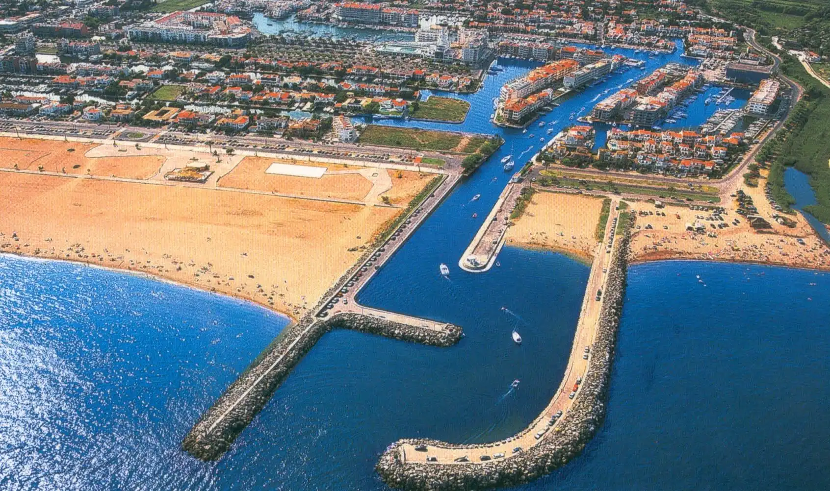 Vista exterior de Apartament en venda en Empuriabrava amb Terrassa i Balcó