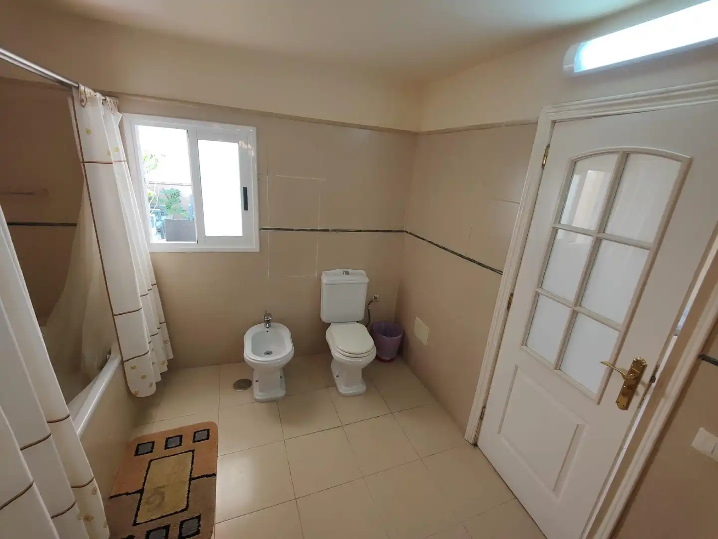 Badezimmer von Haus oder Chalet zum Verkauf in Adeje mit Privatgarten, Terrasse und Möbliert