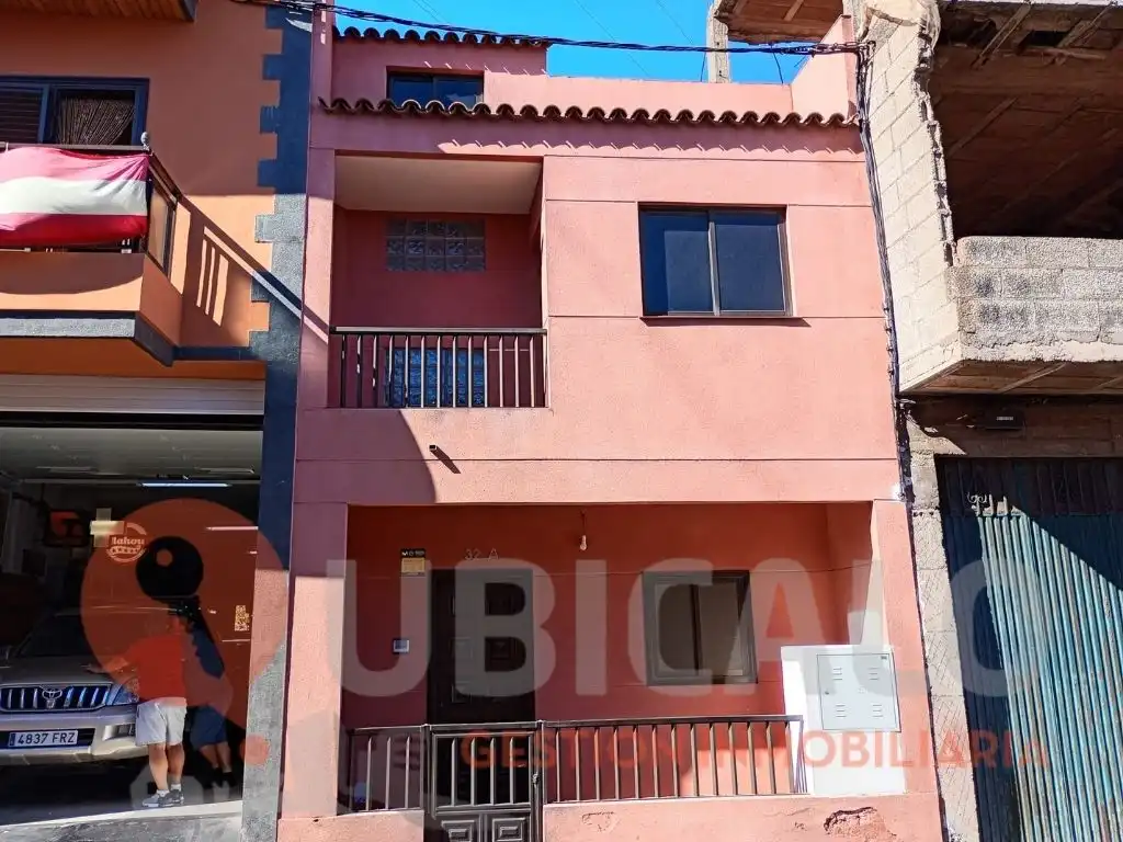 Vista exterior de Casa adosada en venda en Santa Cruz de Tenerife amb Terrassa i Traster