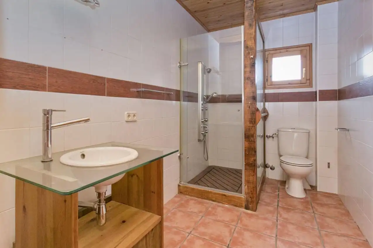 Bathroom of Flat for sale in Cercs, Barcelona