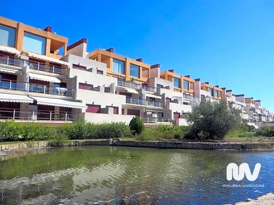 Vista exterior de Pis en venda en Benahavís amb Terrassa, Traster i Piscina comunitària