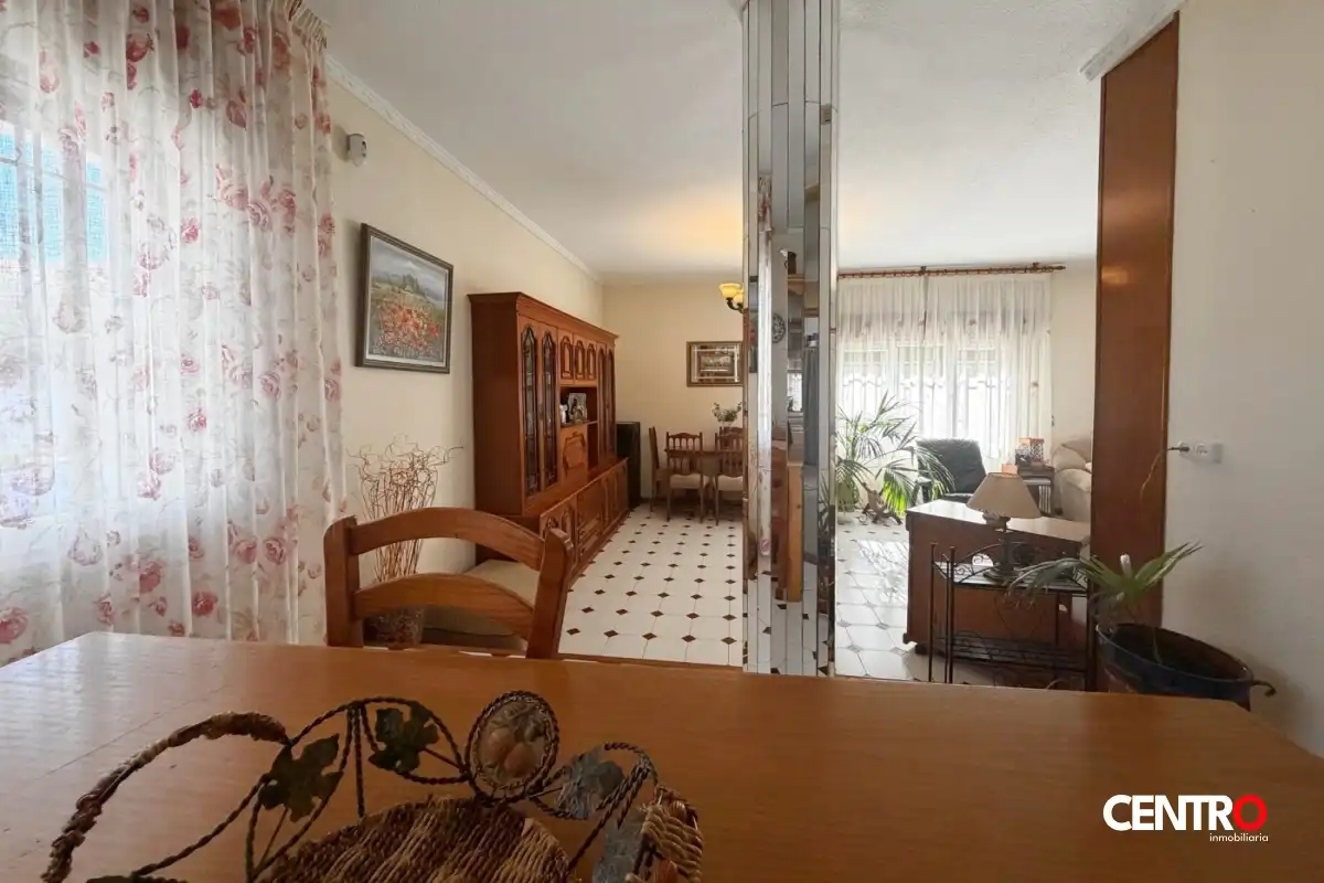 Sala d'estar de Pis en venda en La Zubia amb Aire condicionat, Calefacció i Jardí privat