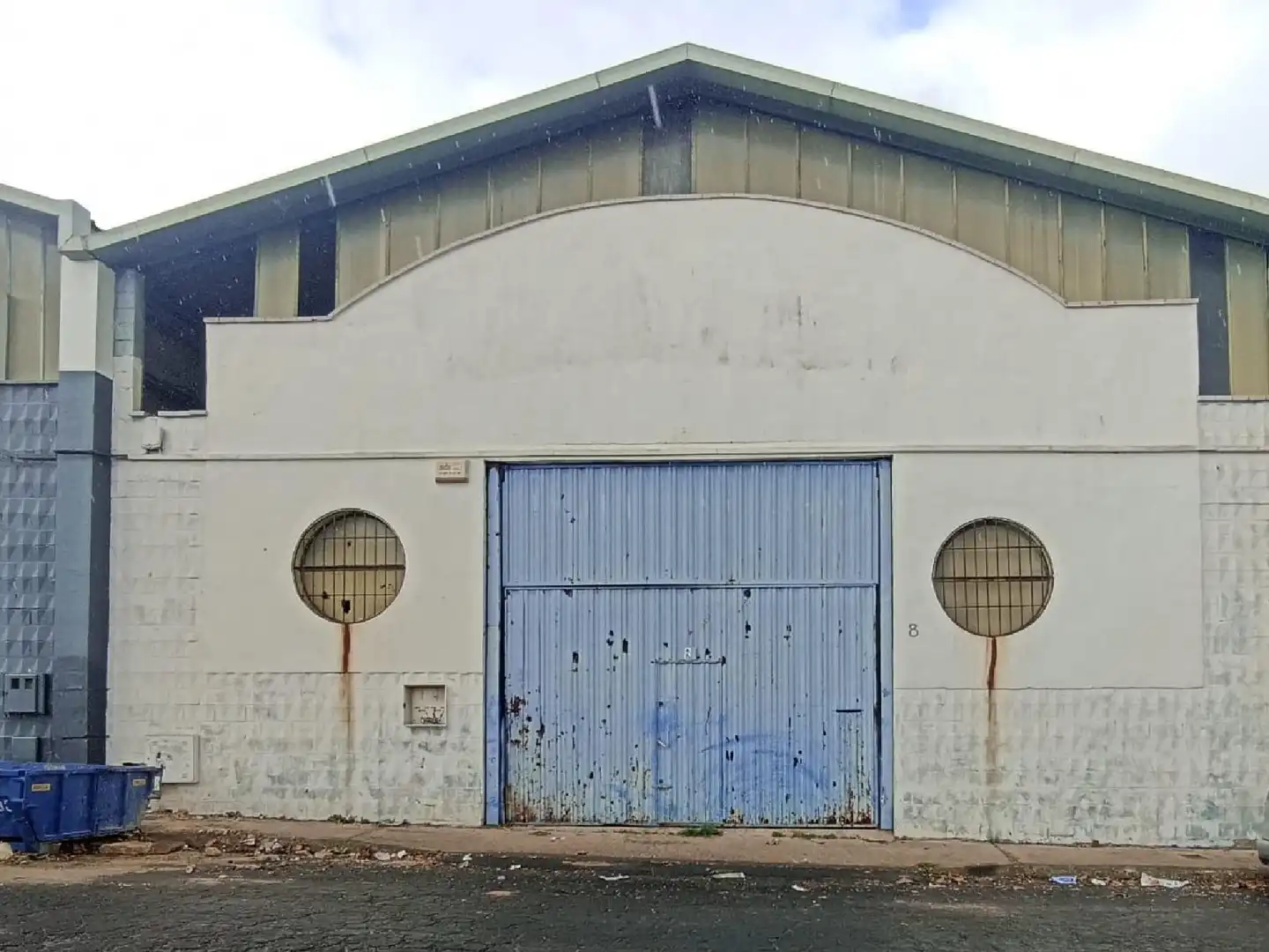 Vista exterior de Nau industrial en venda en  Huelva Capital