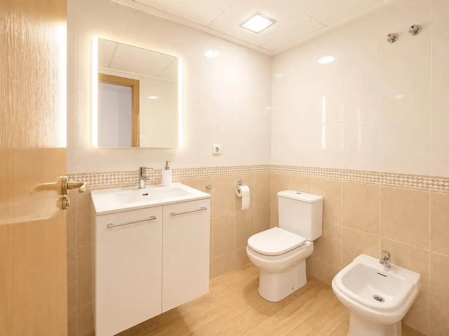Badezimmer von Wohnung zur Miete in Murcia mit Klimaanlage, Heizung und Abstellraum