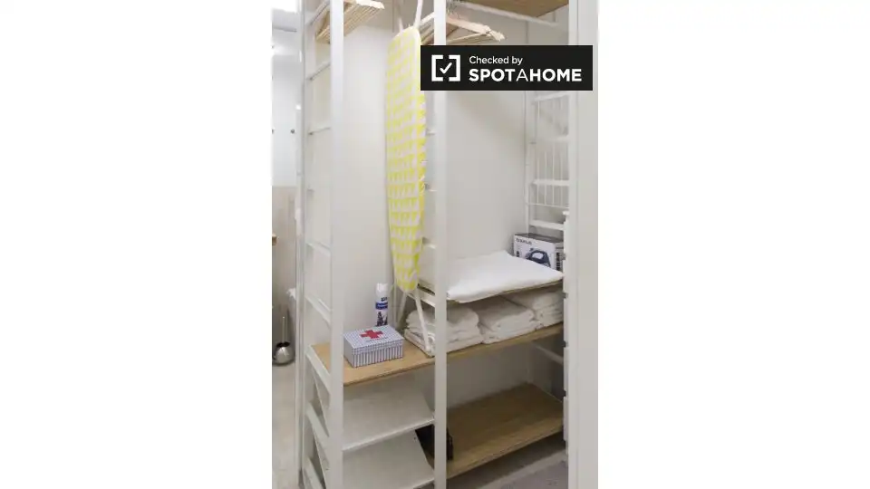 Dormitori de Apartament per a compartir en Madrid amb Aire condicionat, Calefacció i Terrassa