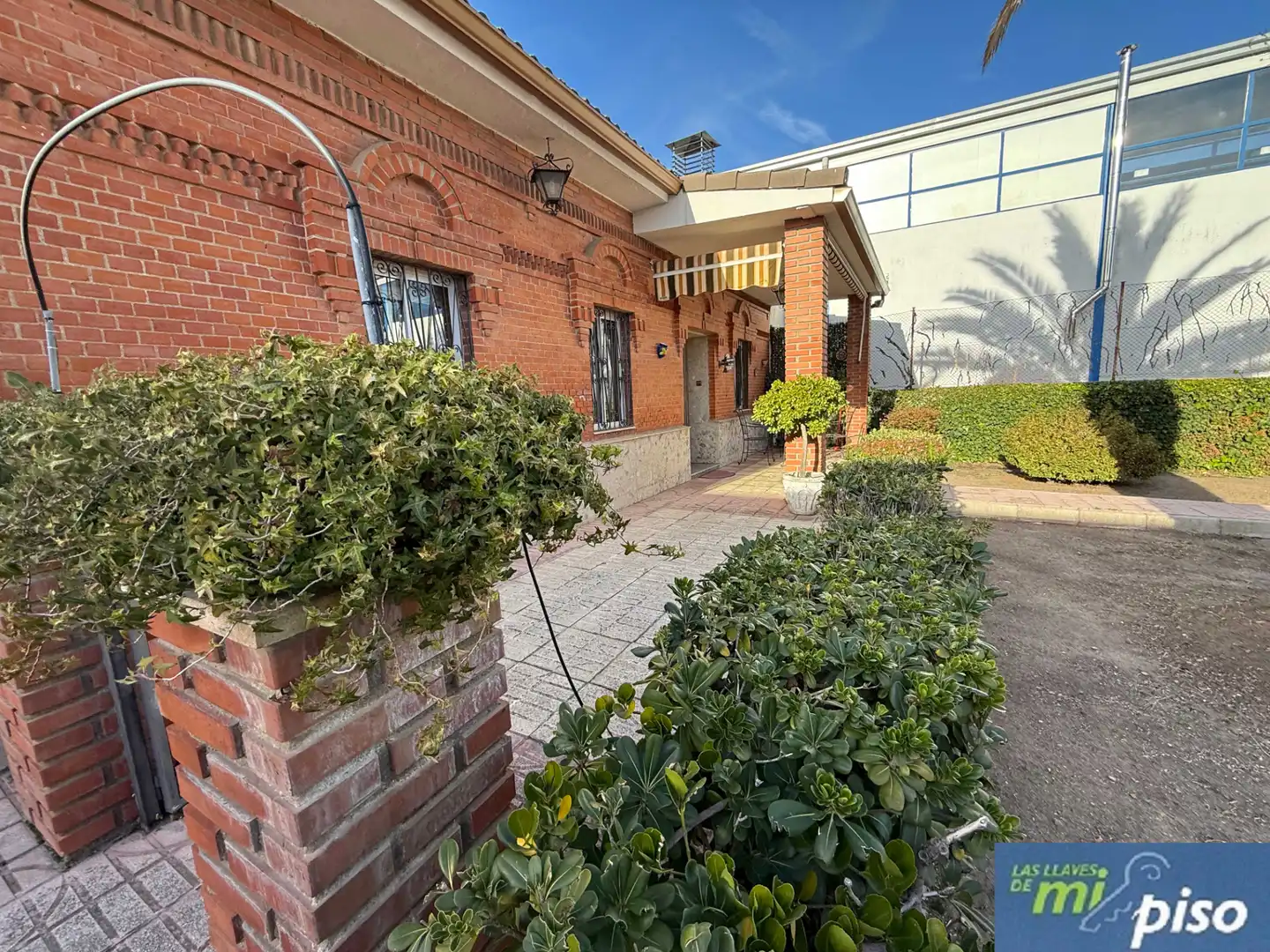 Vista exterior de Casa o chalet en venta en Valladolid con Calefacción, Jardín privado y Parquet