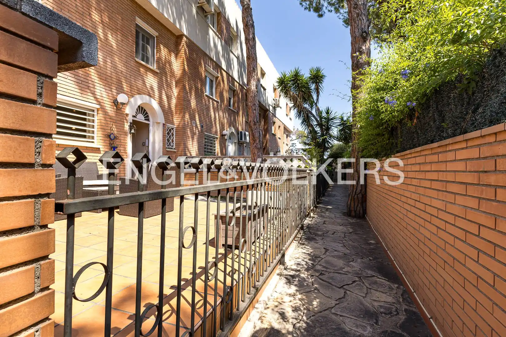 Vista exterior de Casa o xalet en venda en Gavà amb Calefacció, Jardí privat i Terrassa