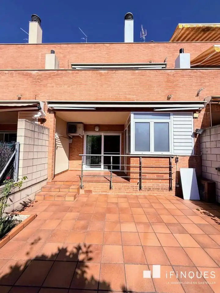 Vista exterior de Casa o chalet en venta en Castellar del Vallès con Aire acondicionado, Calefacción y Jardín privado