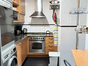 Cocina de Apartamento de alquiler en Las Palmas de Gran Canaria con Aire acondicionado, Parquet y Amueblado