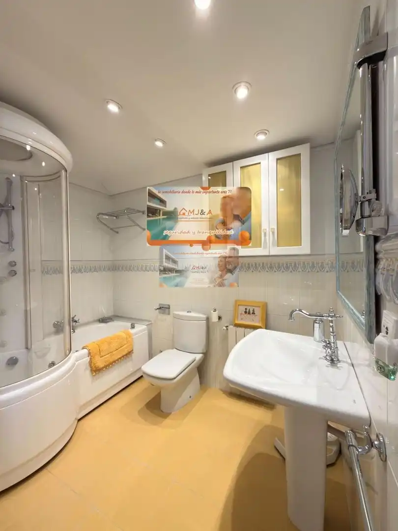 Baño de Dúplex en venta en Castellón de la Plana / Castelló de la Plana con Calefacción, Parquet y Terraza