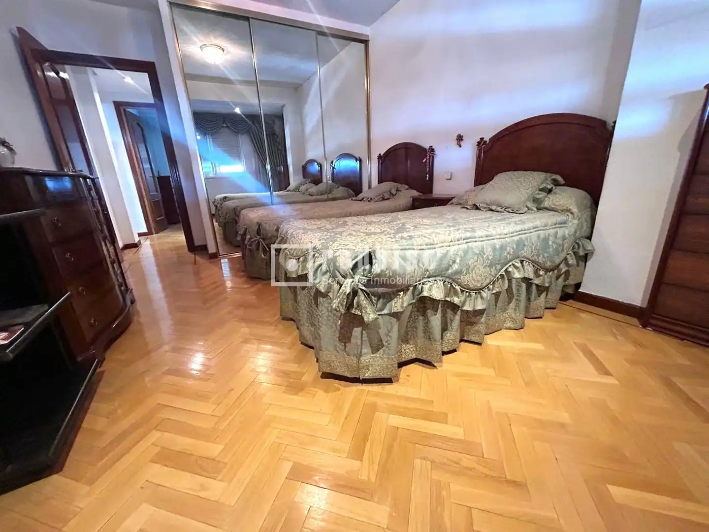 Dormitori de Pis en venda en Madrid amb Calefacció, Parquet i Terrassa