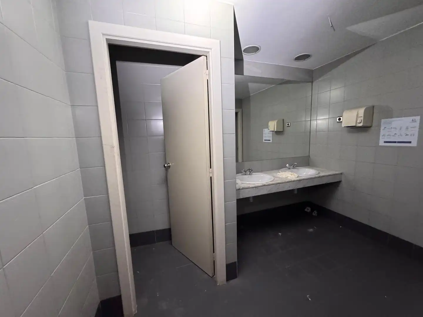 Baño de Local en venta en Badalona