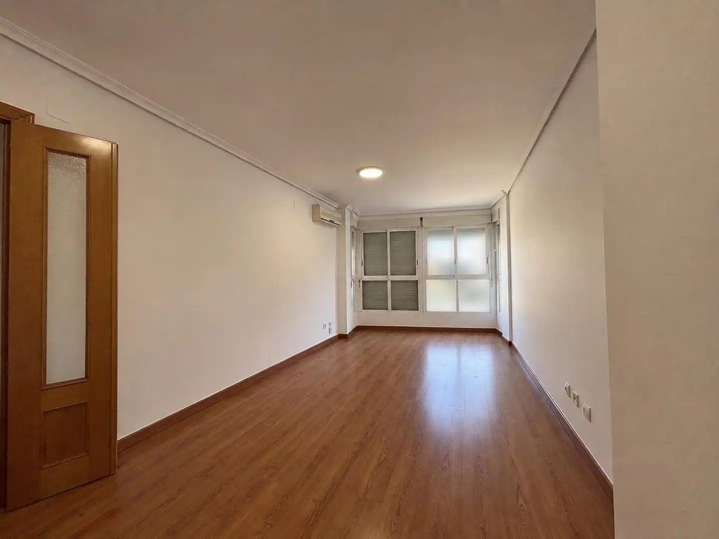 Flat with lift for sale in Calle CORONEL MONTESINOS