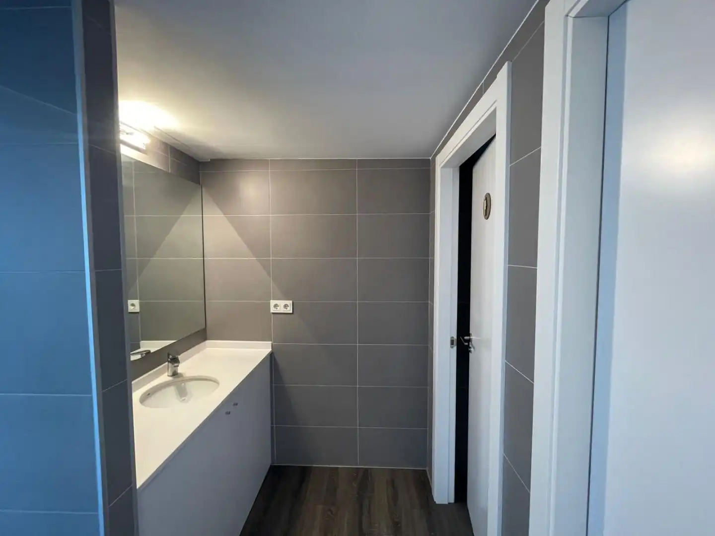 Badezimmer von Büro zur Miete in Xirivella mit Klimaanlage, Heizung und Terrasse