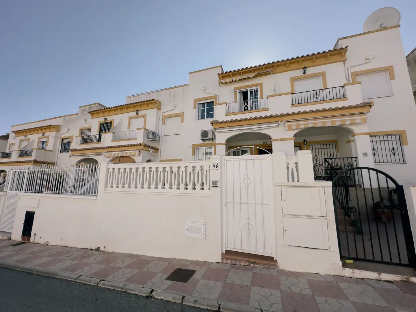Reihenhaus mit Terrasse zum Verkauf in Avinguda D'Escandinàvia 23, imagen 3