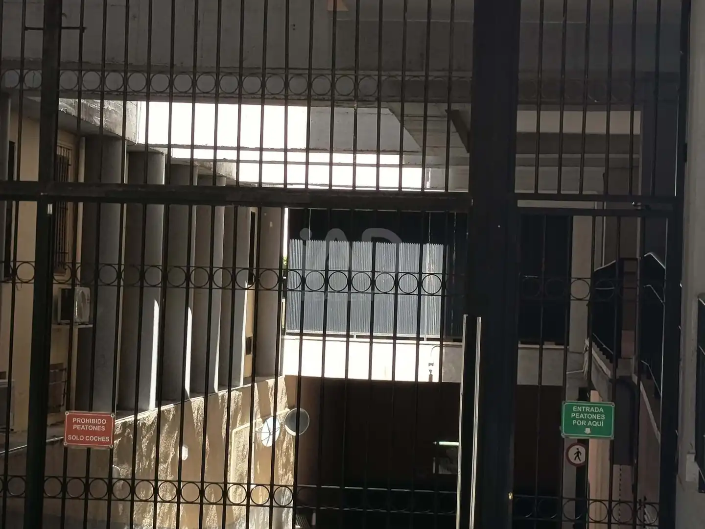 Exterior view of Garage for sale in Madrid