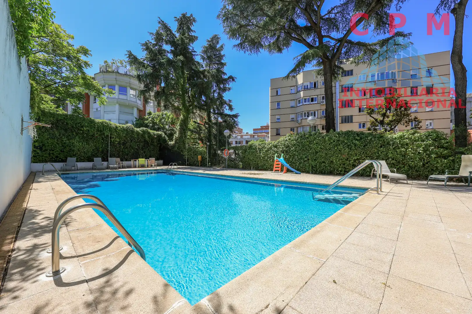 Schwimmbecken von Wohnung zur Miete in Madrid mit Klimaanlage, Heizung und Parkett