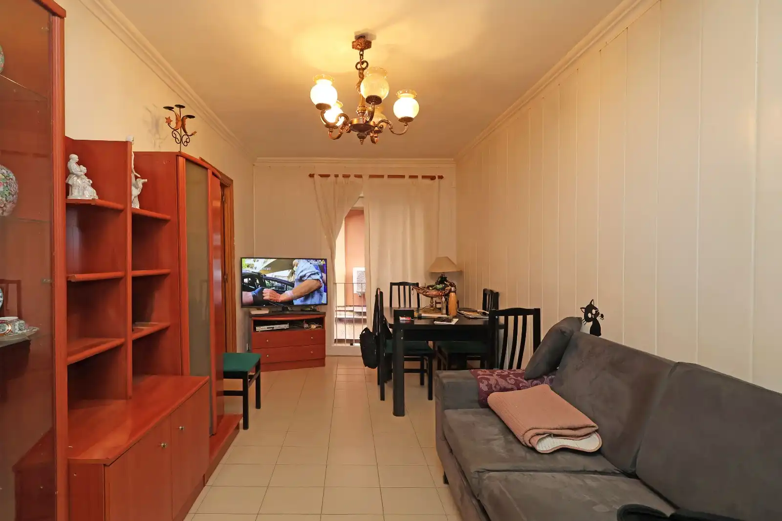Sala de estar de Piso en venta en L'Hospitalet de Llobregat con Balcón