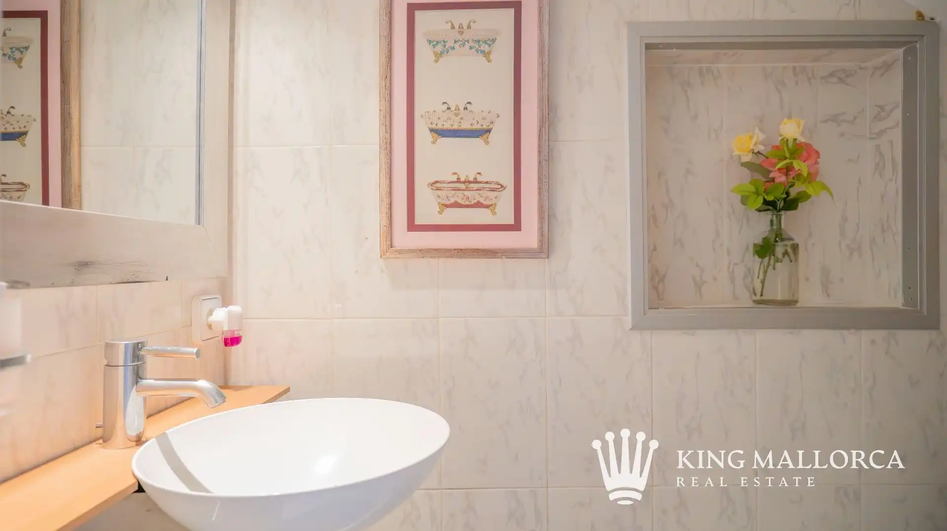 Badezimmer von Einfamilien-Reihenhaus zum Verkauf in Calvià mit Klimaanlage, Heizung und Privatgarten