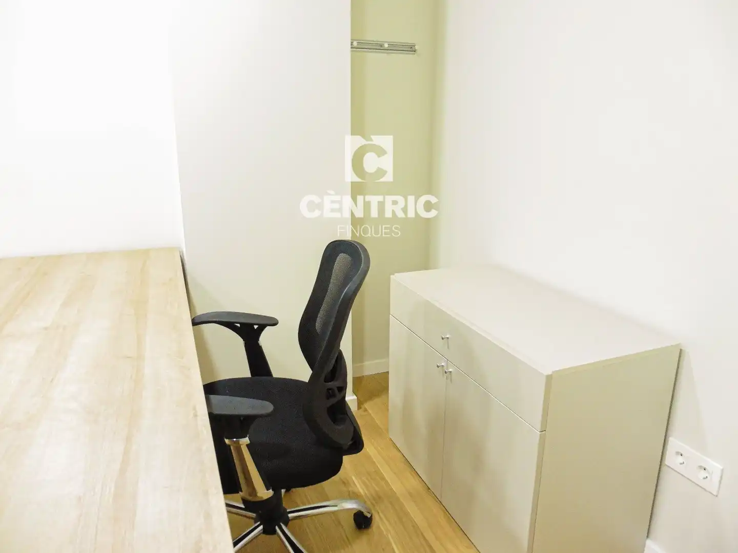 Office for rent in Centre