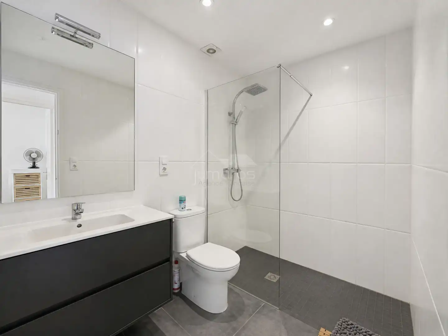 Badezimmer von Wohnung zum Verkauf in Empuriabrava mit Klimaanlage, Heizung und Terrasse