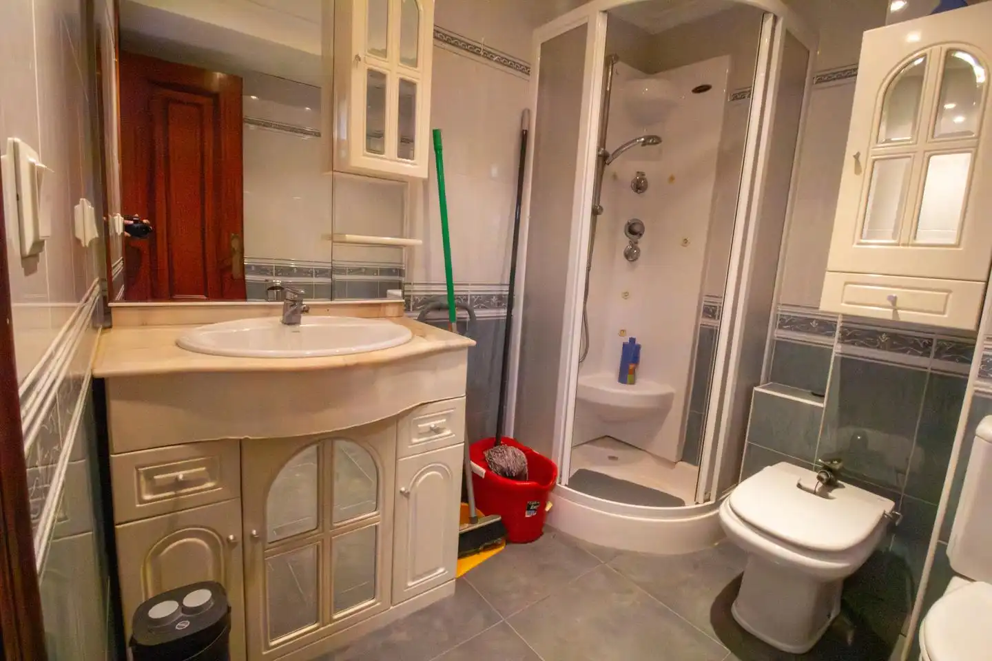 Bathroom of Flat for rent in Valencia  with Air Conditioner and Furnished