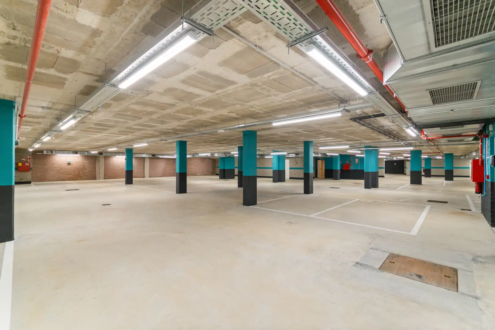 Parking de Piso de alquiler en Esplugues de Llobregat con Aire acondicionado, Terraza y Trastero