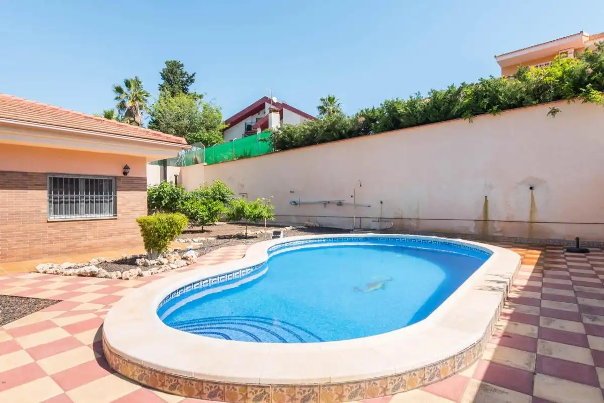 Piscina de Casa o xalet en venda en Murcia amb Aire condicionat, Calefacció i Jardí privat