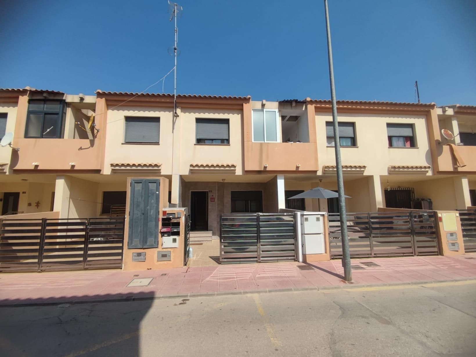 Vista exterior de Casa adosada en venta en Torre-Pacheco con Balcón